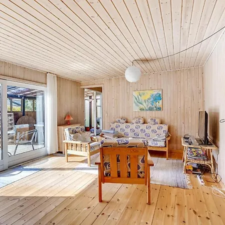 2 Bedroom Lovely In